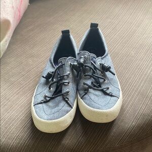 Sperry Gray and Black Sneakers with Classic Lace-Up Design